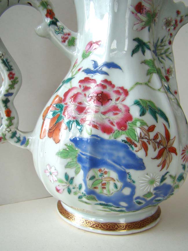 An Exceptional Museum Quality Chinese export porcelain Coffee Pot from the Chien Lung Dynasty circa 1750. — image 3